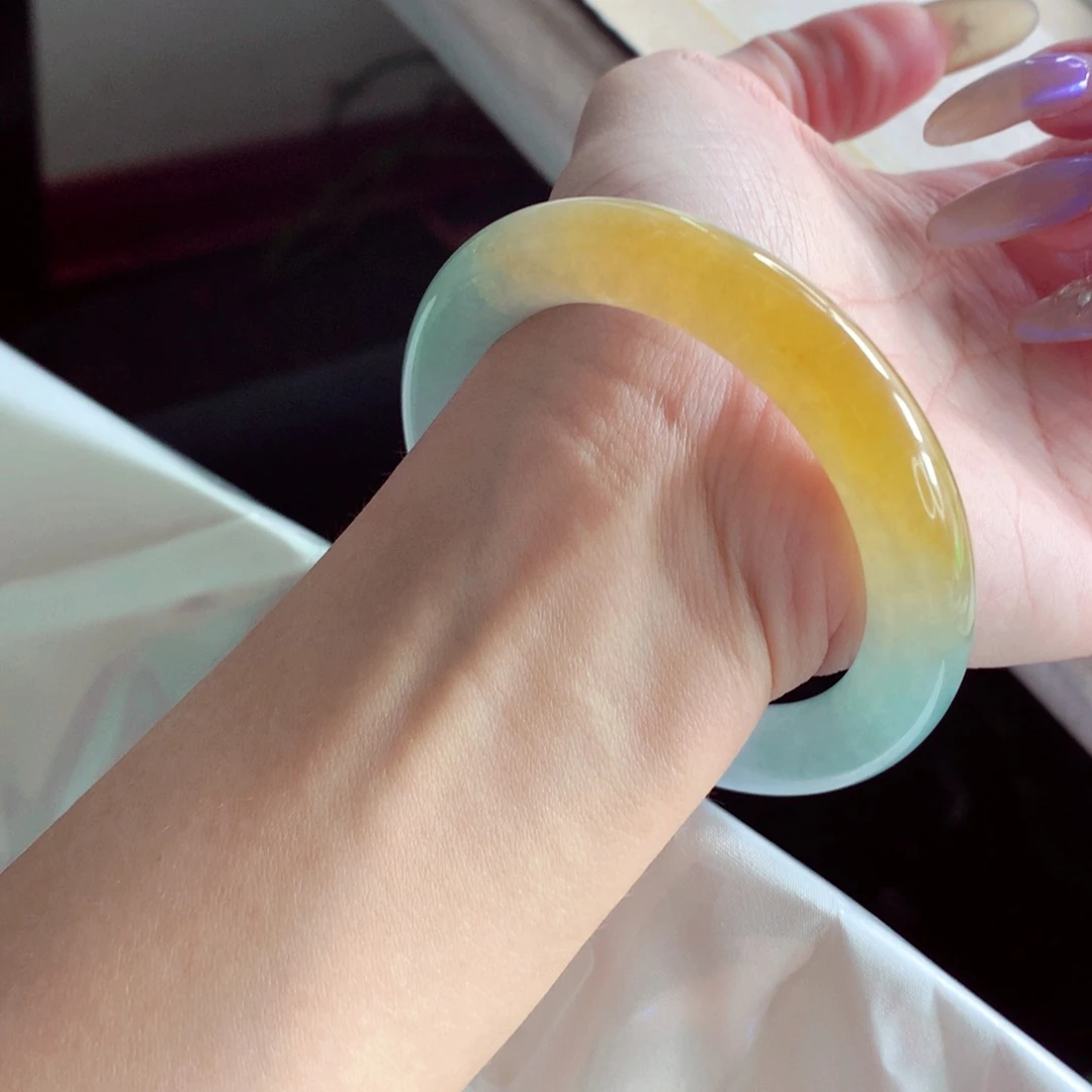 溪***溪翡翠未镶嵌手镯52.9圆条 超值价六位数品质 灵