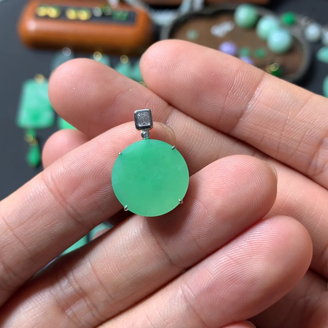 吊坠(不含链)18K金镶嵌翡翠