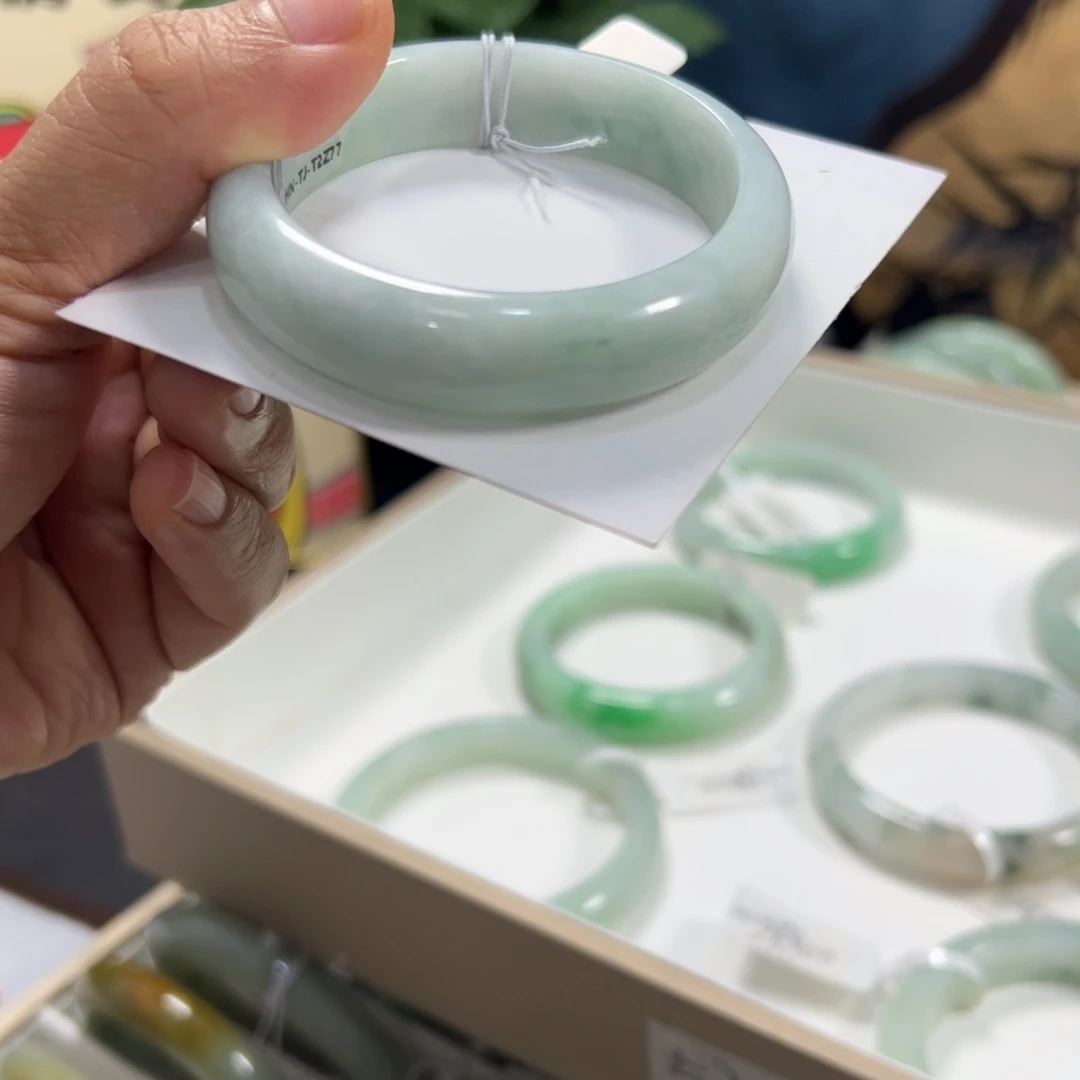 翡翠未镶嵌手镯翡翠贵妃手镯