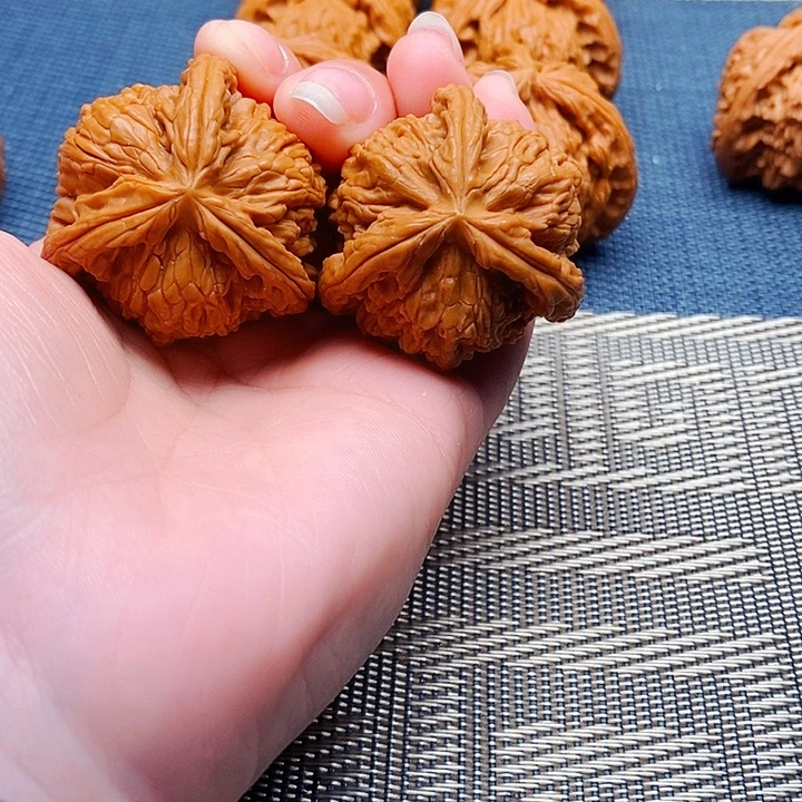 一***深吊坠文玩核桃三棱