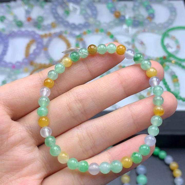 翡翠手镯未镶嵌翡翠