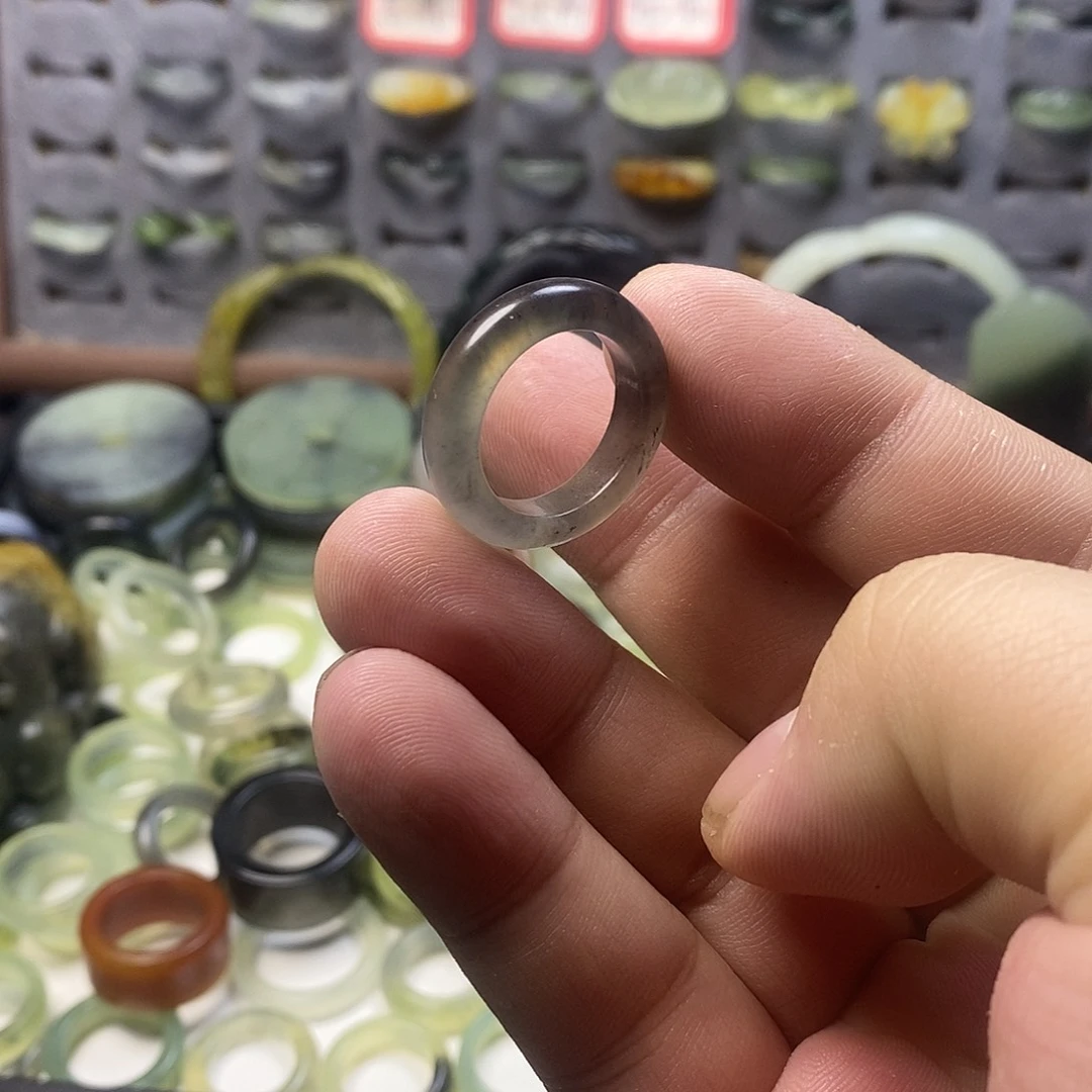 蛇纹石玉未镶嵌戒指
