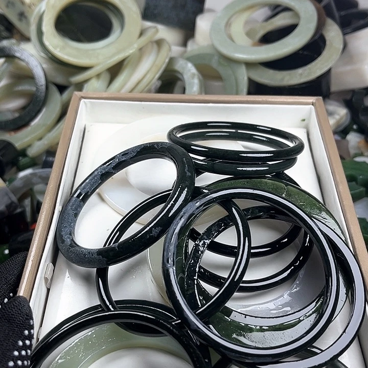 和田玉（糖玉）和田玉边角料9K金镶嵌猎*