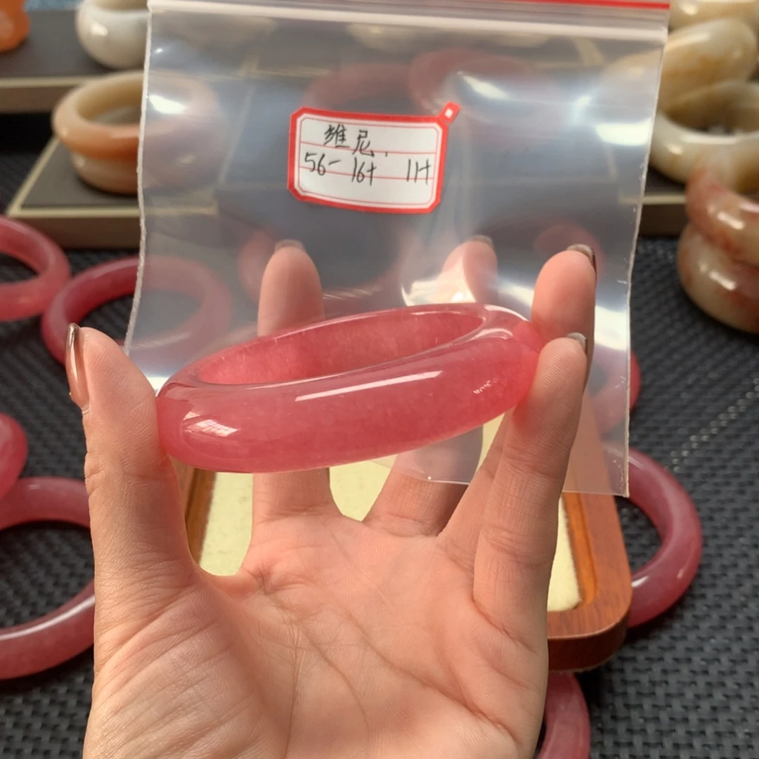 维***尼石英岩玉未镶嵌手镯