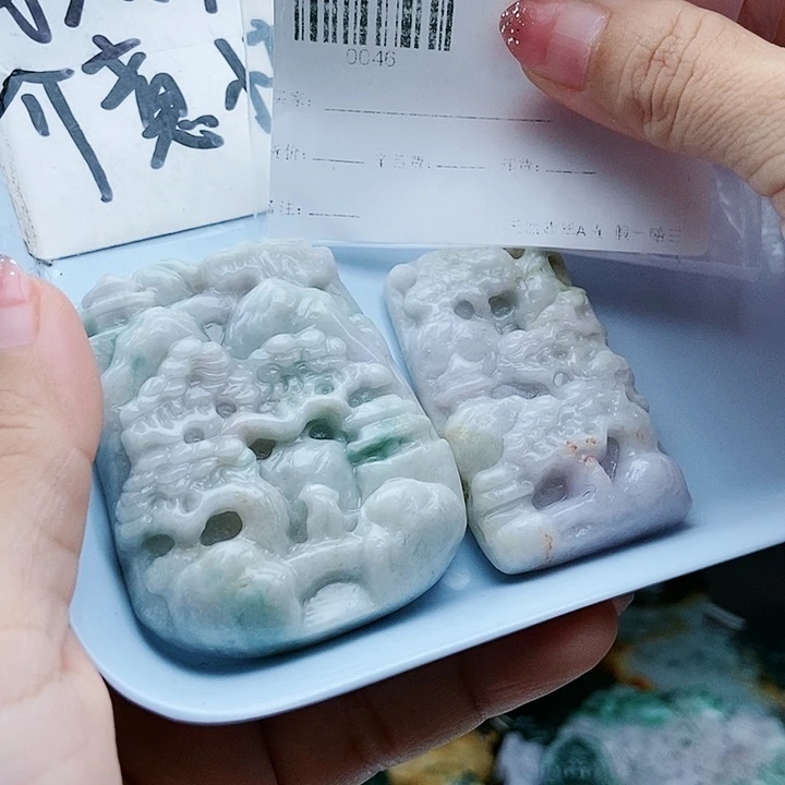 颈饰足铂镶嵌翡翠翡翠