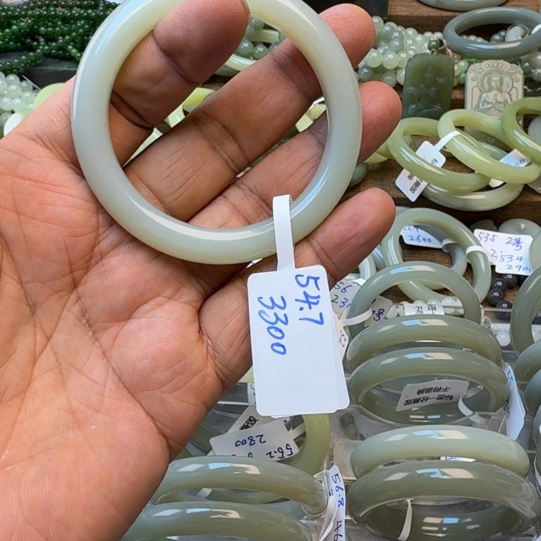 和田玉未镶嵌手镯