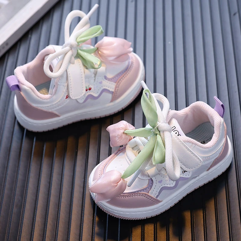2025秋季新款女童板鞋1-5岁宝宝学步鞋软底皮面小女孩公主运动鞋