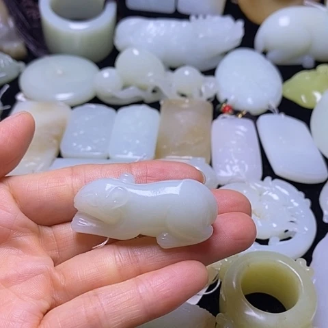 又***了吊坠(不含链)未镶嵌和田玉