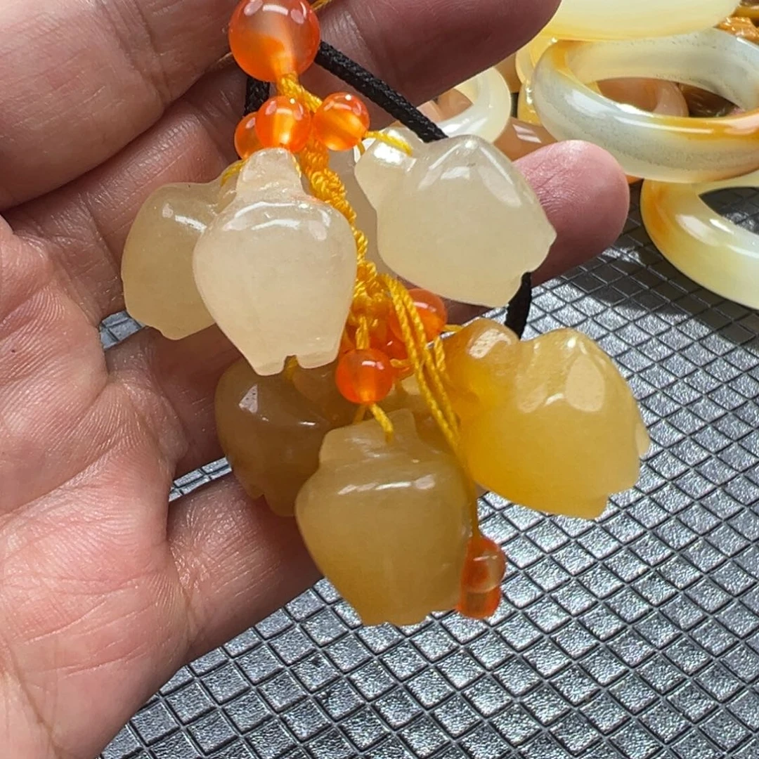 石英质玉未镶嵌颈饰