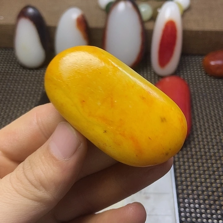 和田玉未镶嵌把件