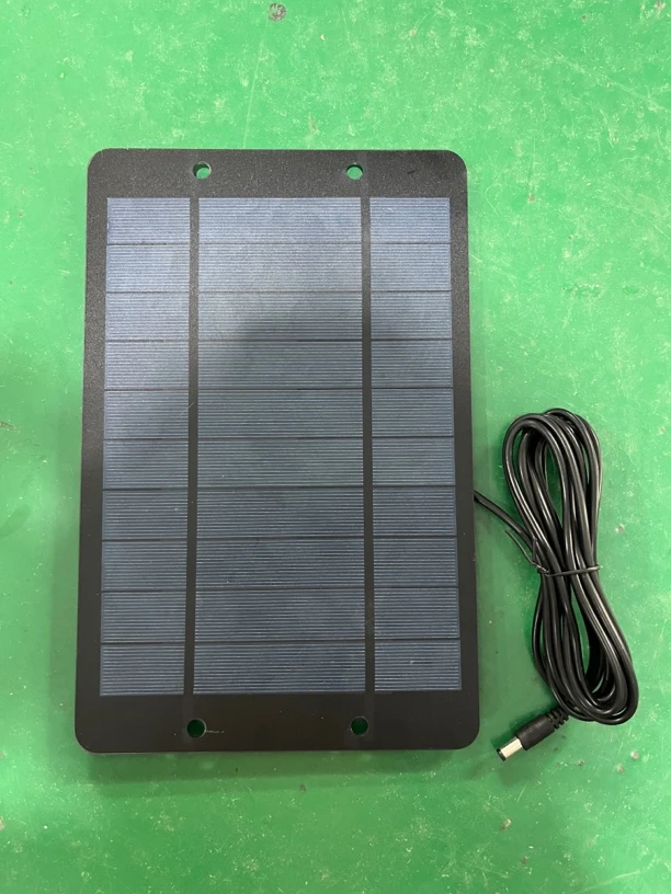 7GFB-6V黑框四孔黑底单晶硅7瓦太阳能光伏板2.5米DC5.5充电线