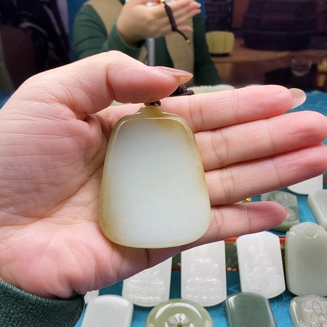 日***神和田玉未镶嵌颈饰