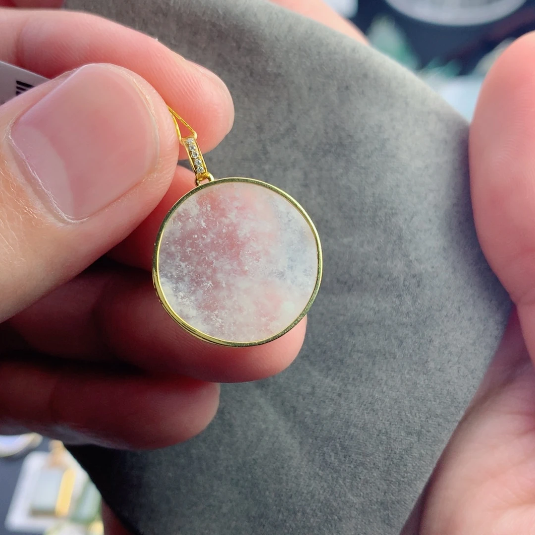 翡翠未镶嵌颈饰无事牌