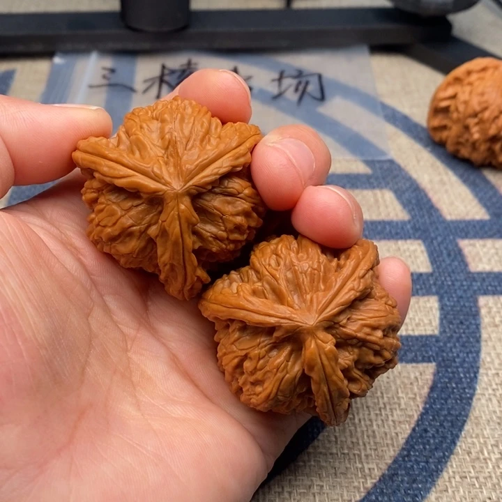 吊坠文玩核桃?三棱
