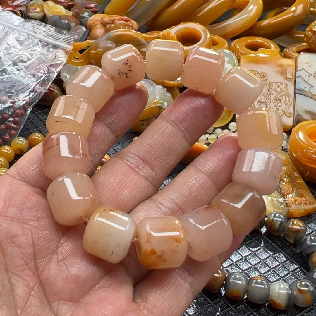 石英质玉未镶嵌颈饰