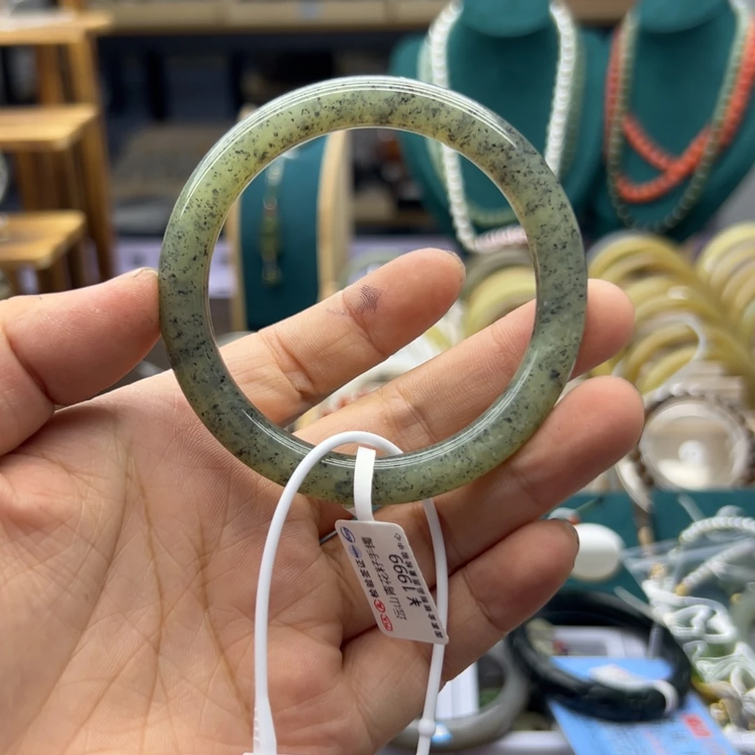 和田玉手镯未镶嵌56.1圈围8039