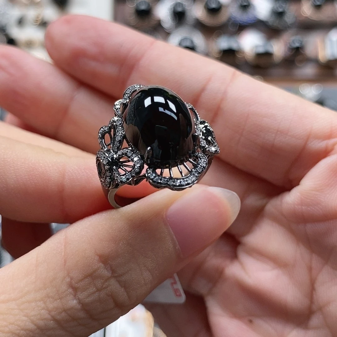 18K金镶嵌戒指翡翠墨翠