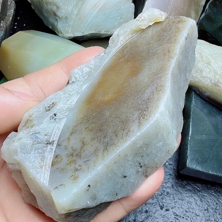 未镶嵌和田玉（糖玉）珠宝奇石