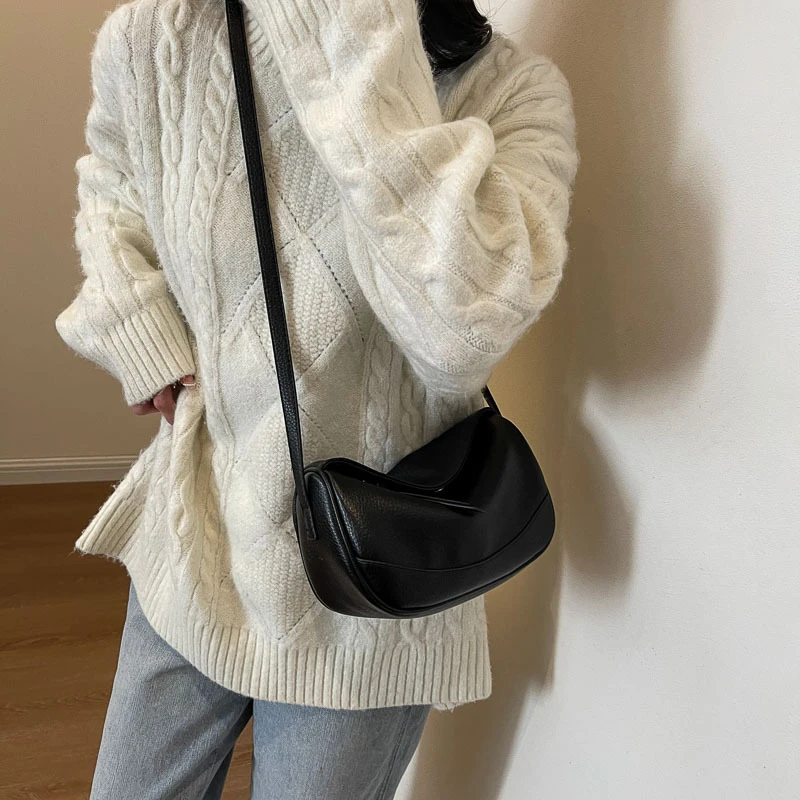 左九女包包包女2025秋冬新款斜挎包休闲小包运动单肩包上课通勤日