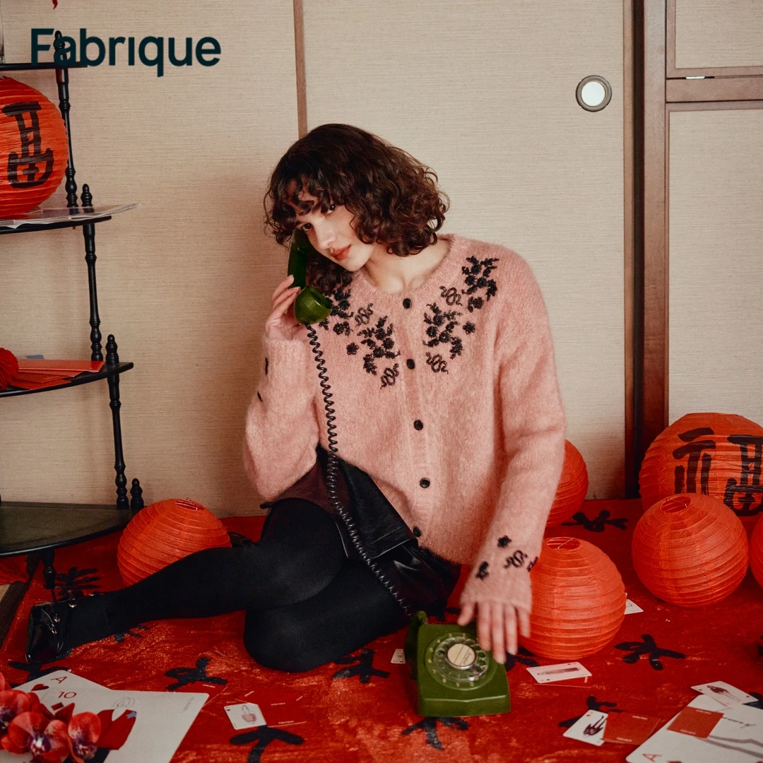 【达人专享】Fabrique马海毛法式珠绣圆领短款蛇纹生肖针织开衫女