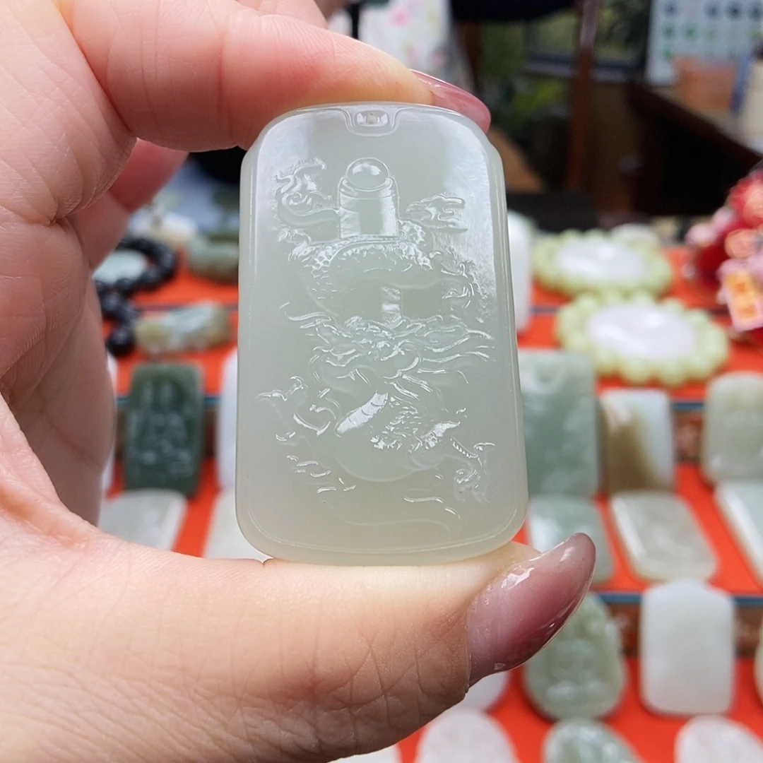 用***5和田玉未镶嵌颈饰