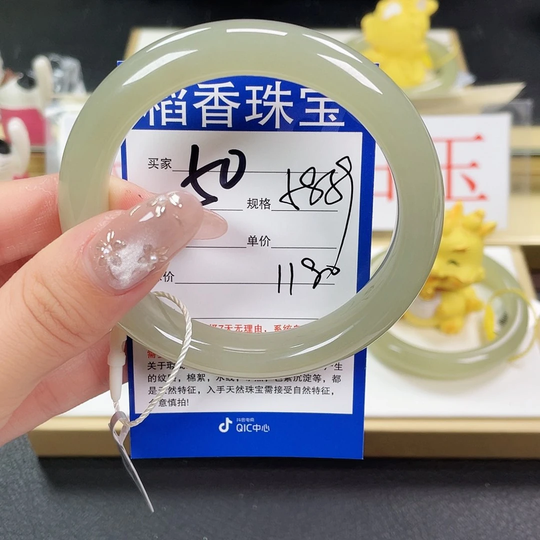 和田玉手镯未镶嵌