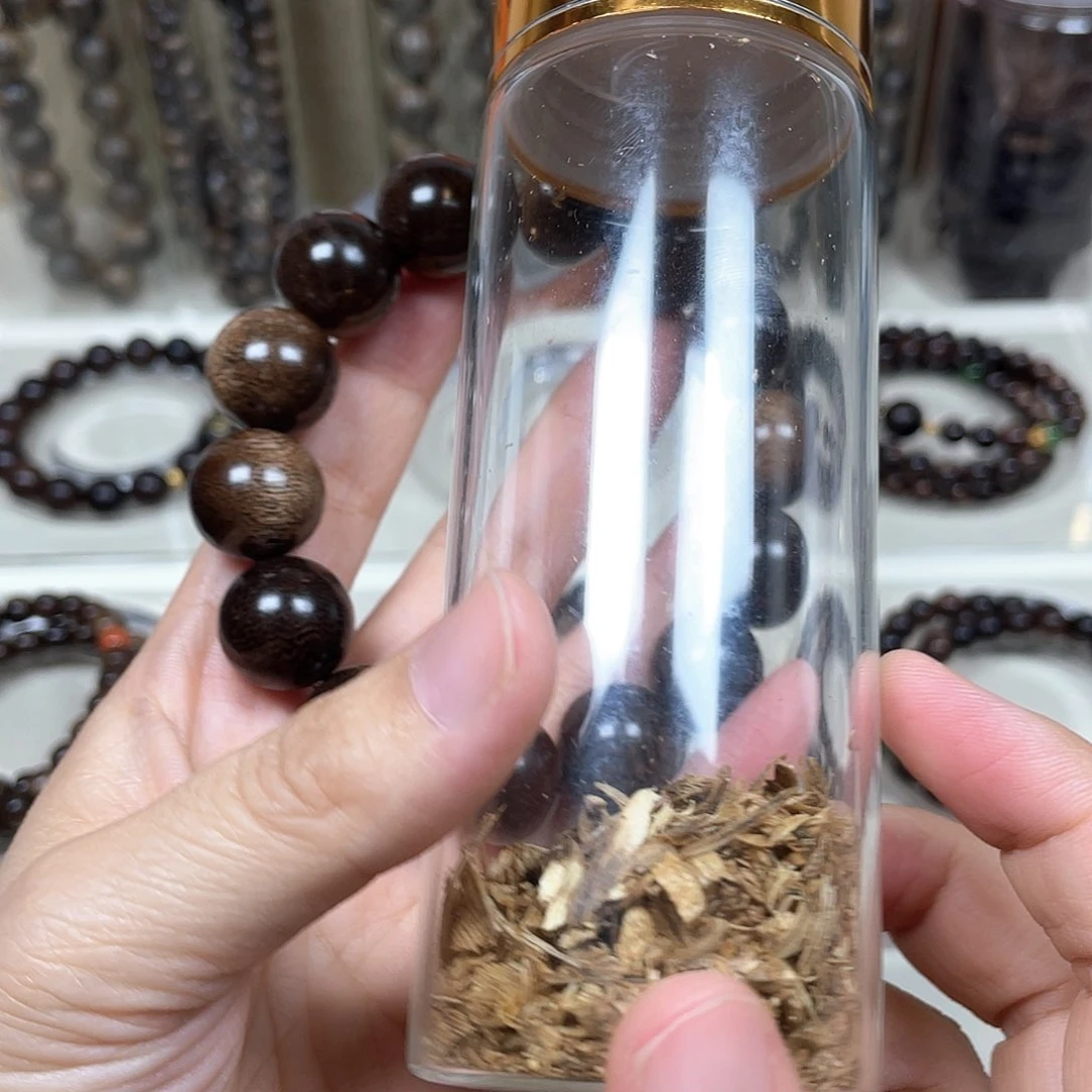 谢****沉香碎屑沉香+越南芽庄白奇楠留疤料1.6