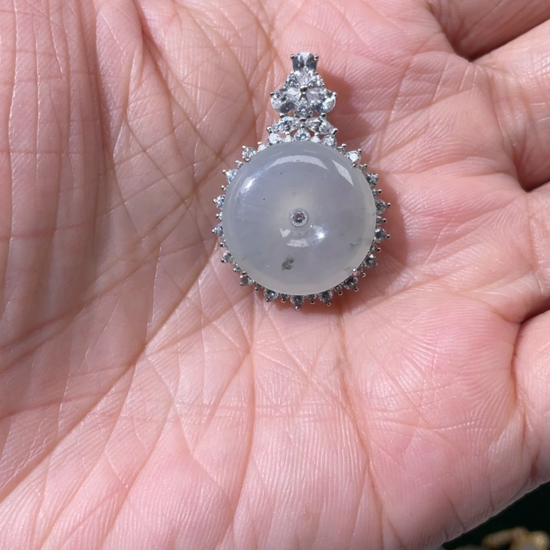 知***。颈饰银S925镶嵌翡翠