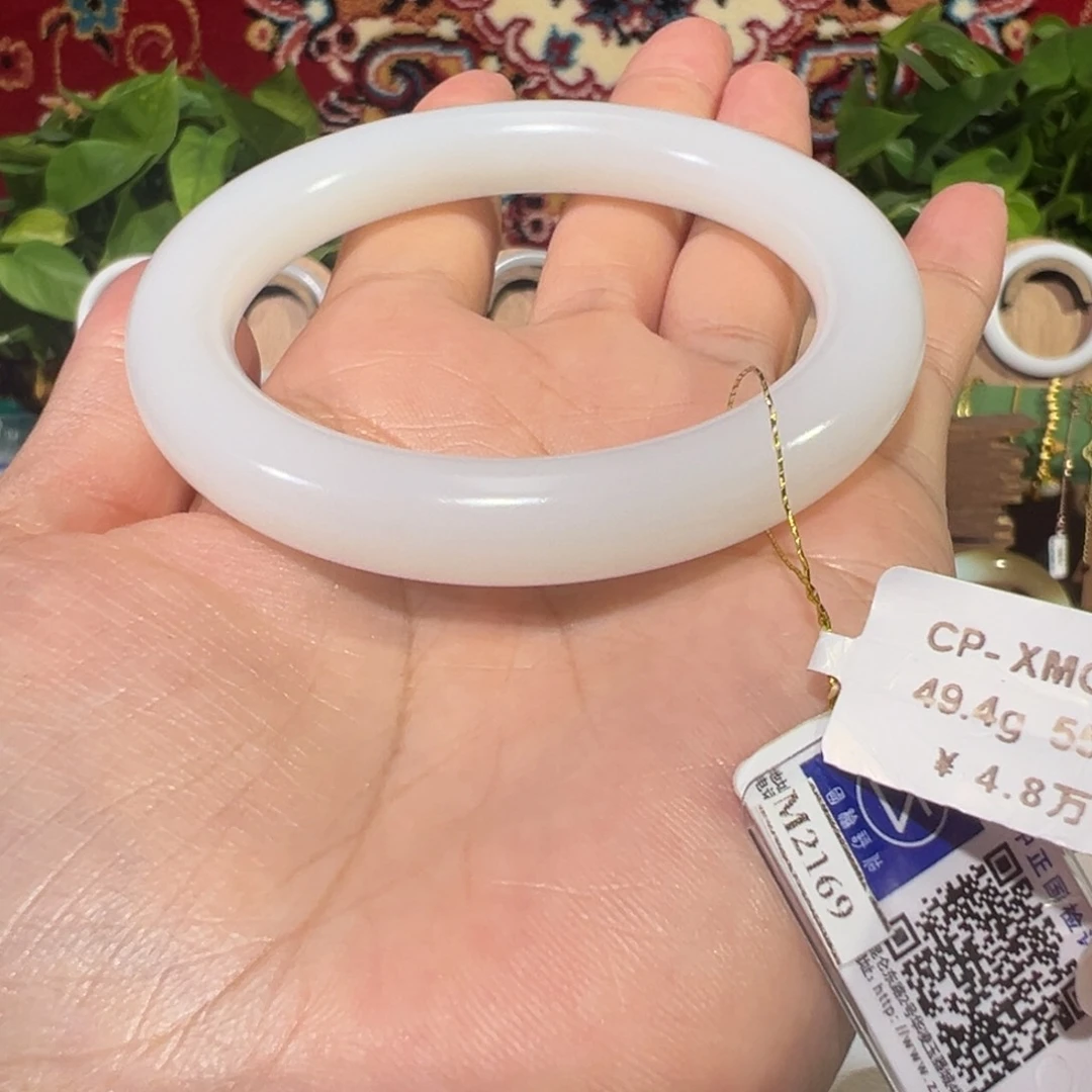 和田玉手镯未镶嵌优雅羊脂白玉手镯