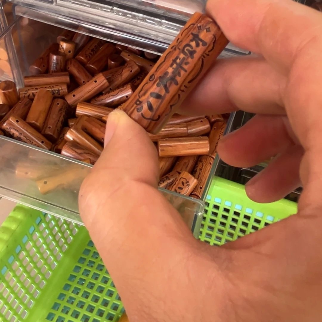 只买单纯的吊坠，没带链子，属的性质。