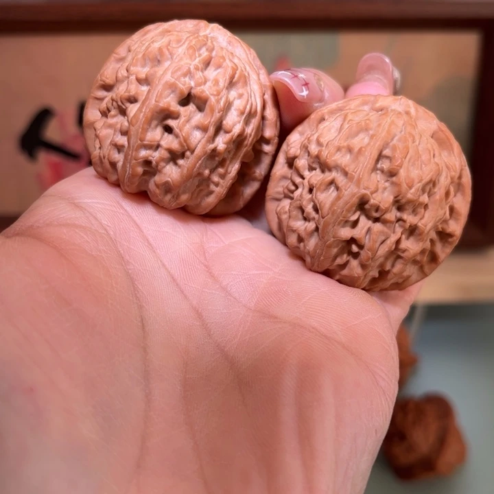 文玩核桃吊坠白狮子