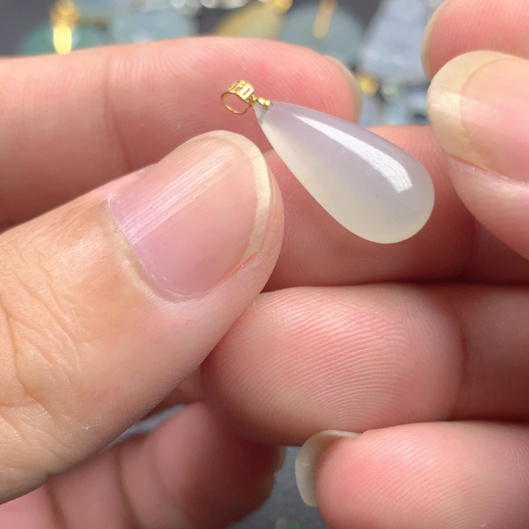【闪购商品】颈饰18K金镶嵌翡翠翡翠