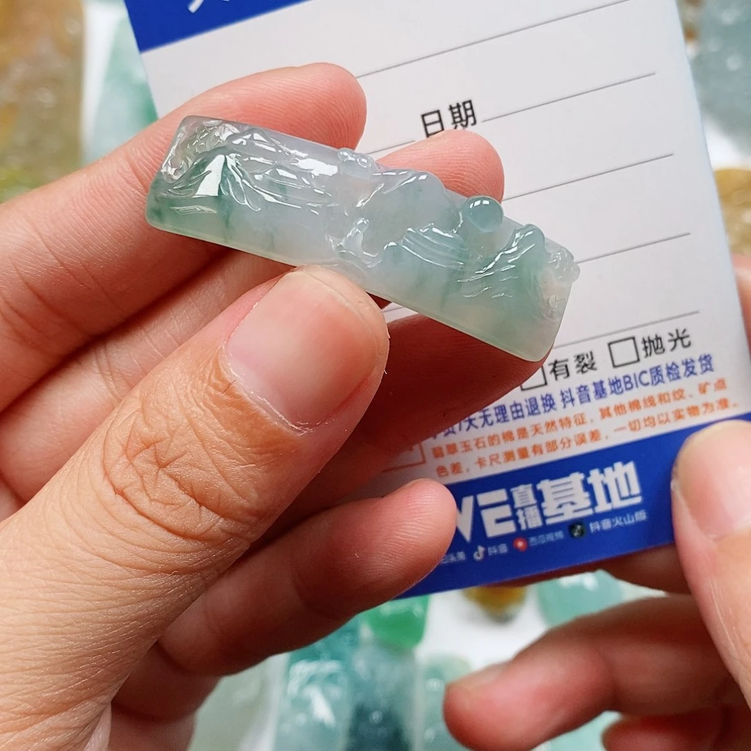 翡翠未镶嵌颈饰山水手牌