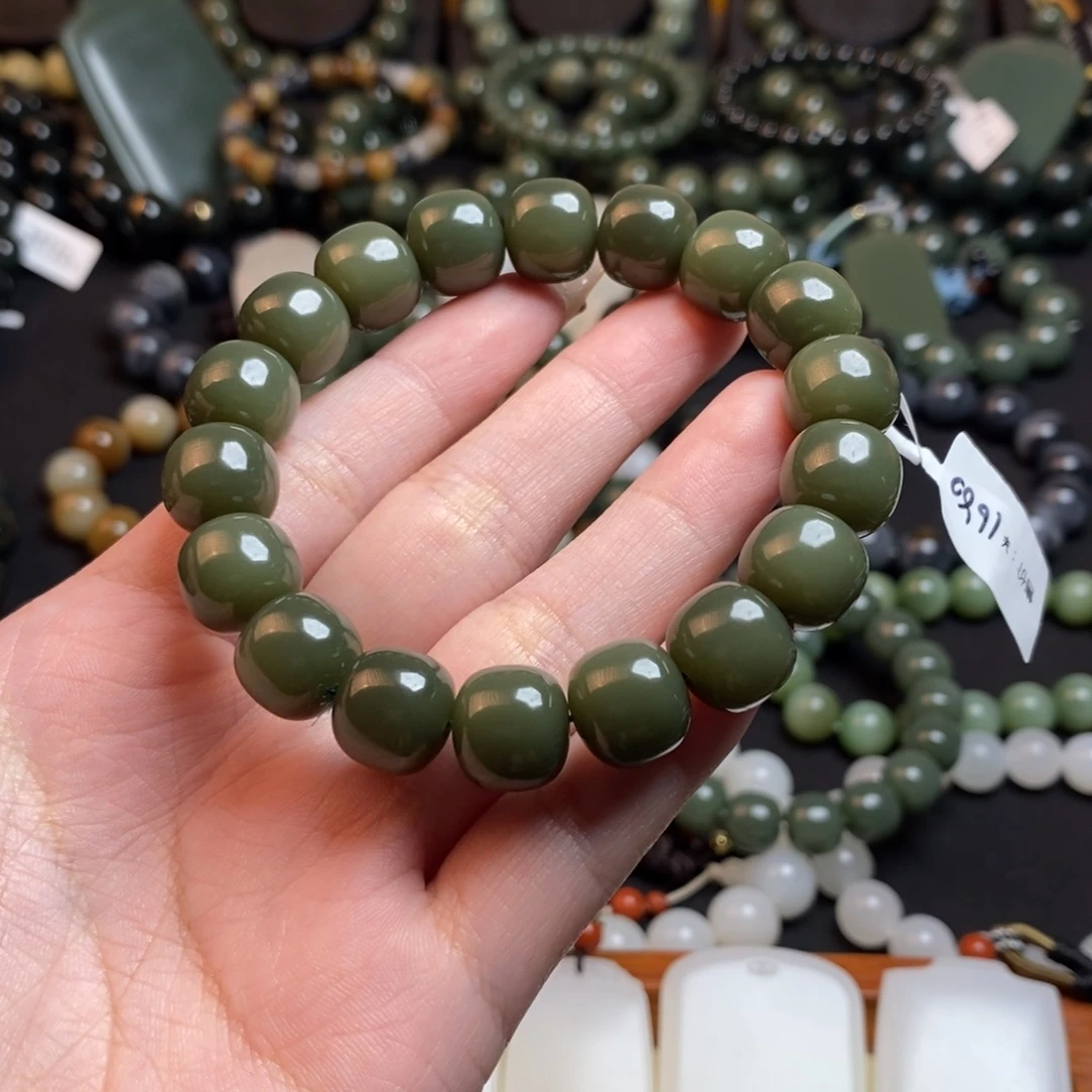 那***河和田玉未镶嵌颈饰