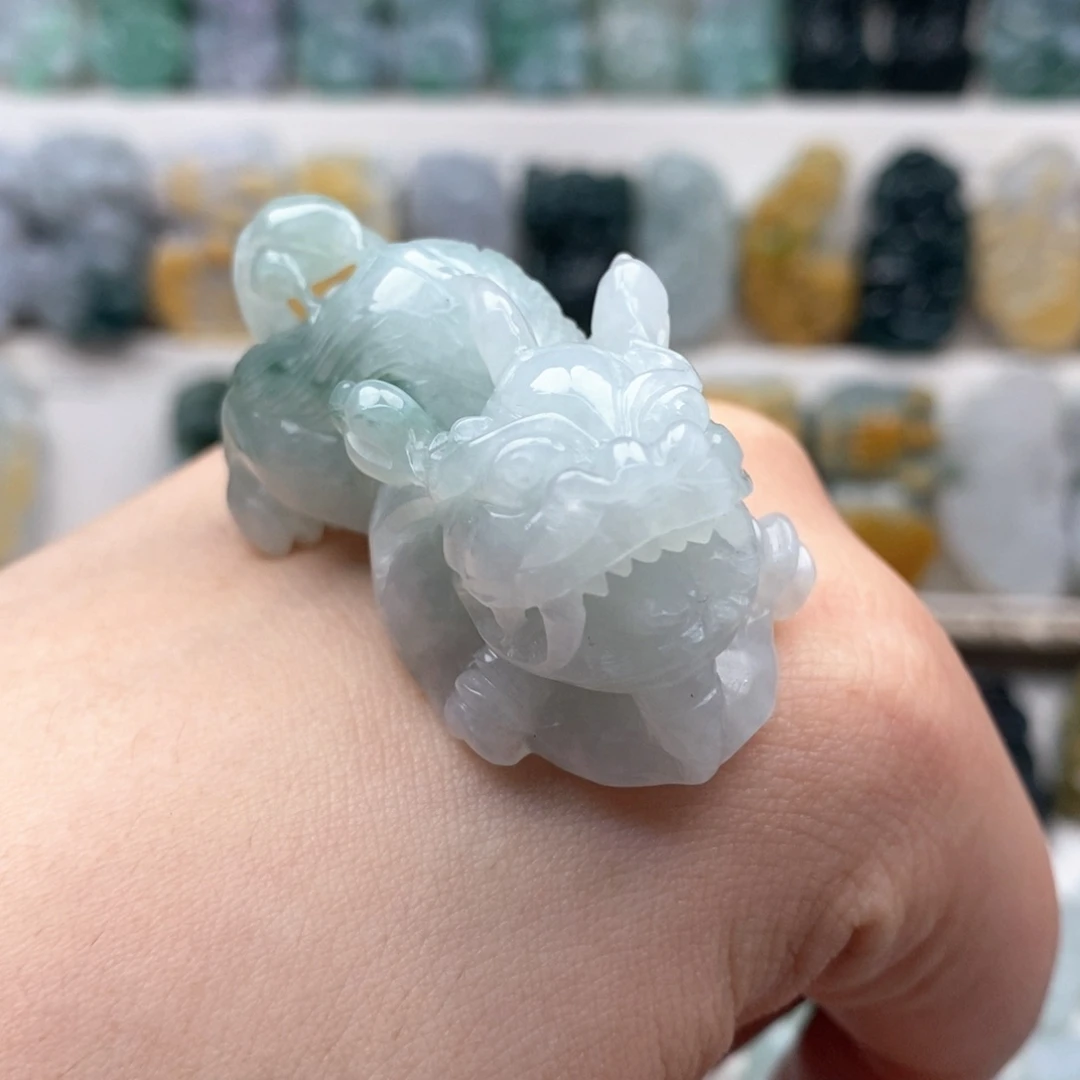 翡翠吊坠(赠链)未镶嵌