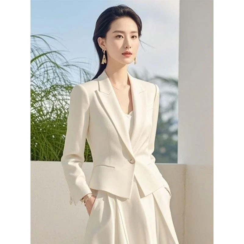 高级感白色西装外套女冬季2025新款高端精致气质减龄百搭短款上衣