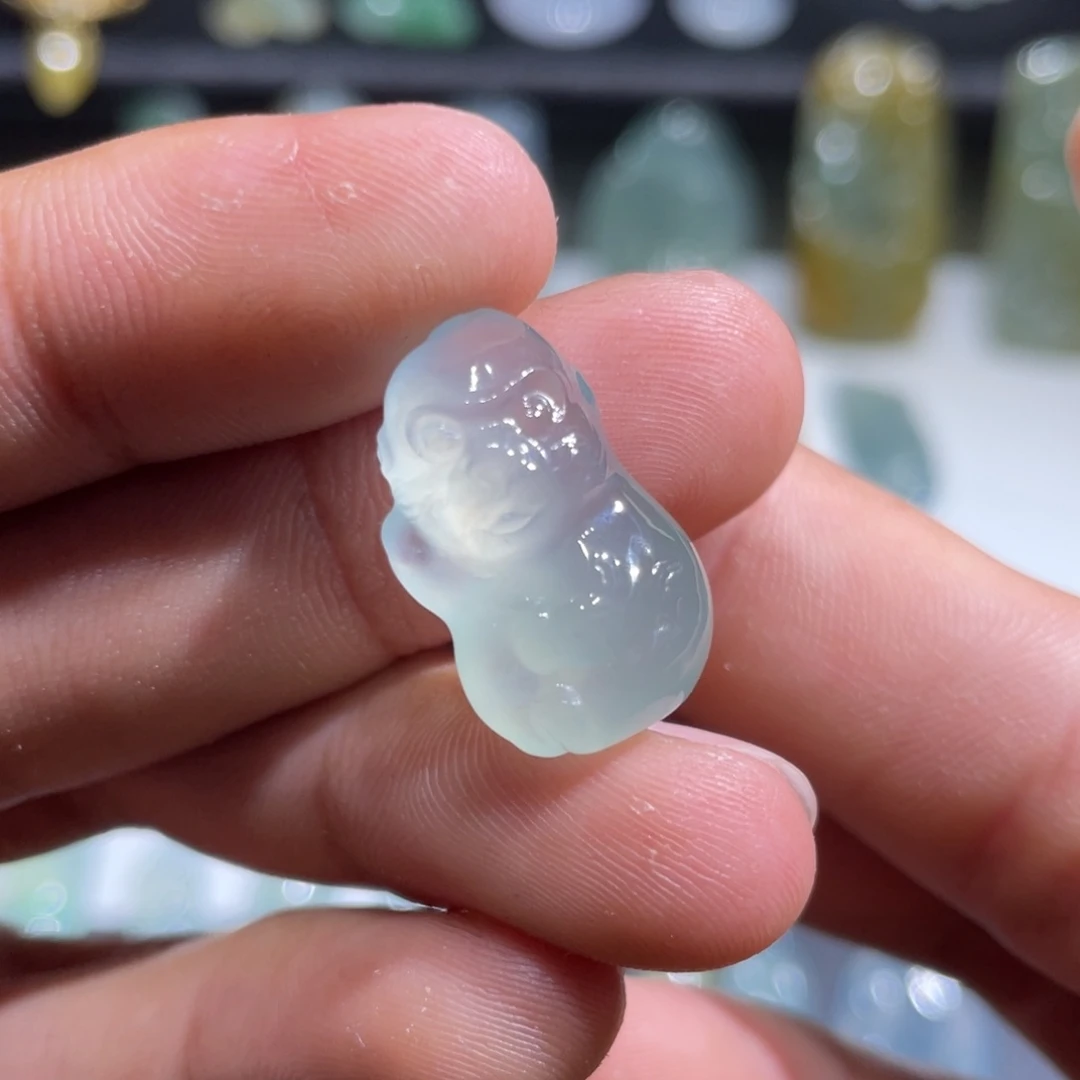 颈饰未镶嵌翡翠小猴子