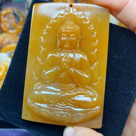 石英质玉（黄龙玉）未镶嵌颈饰