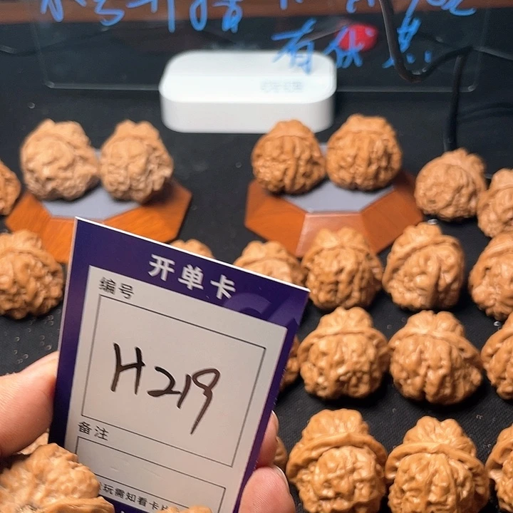 虎***子木质类文玩核桃文玩核桃