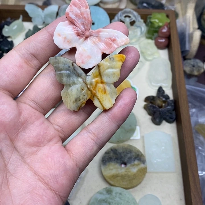 小****蛇纹石玉未镶嵌颈饰