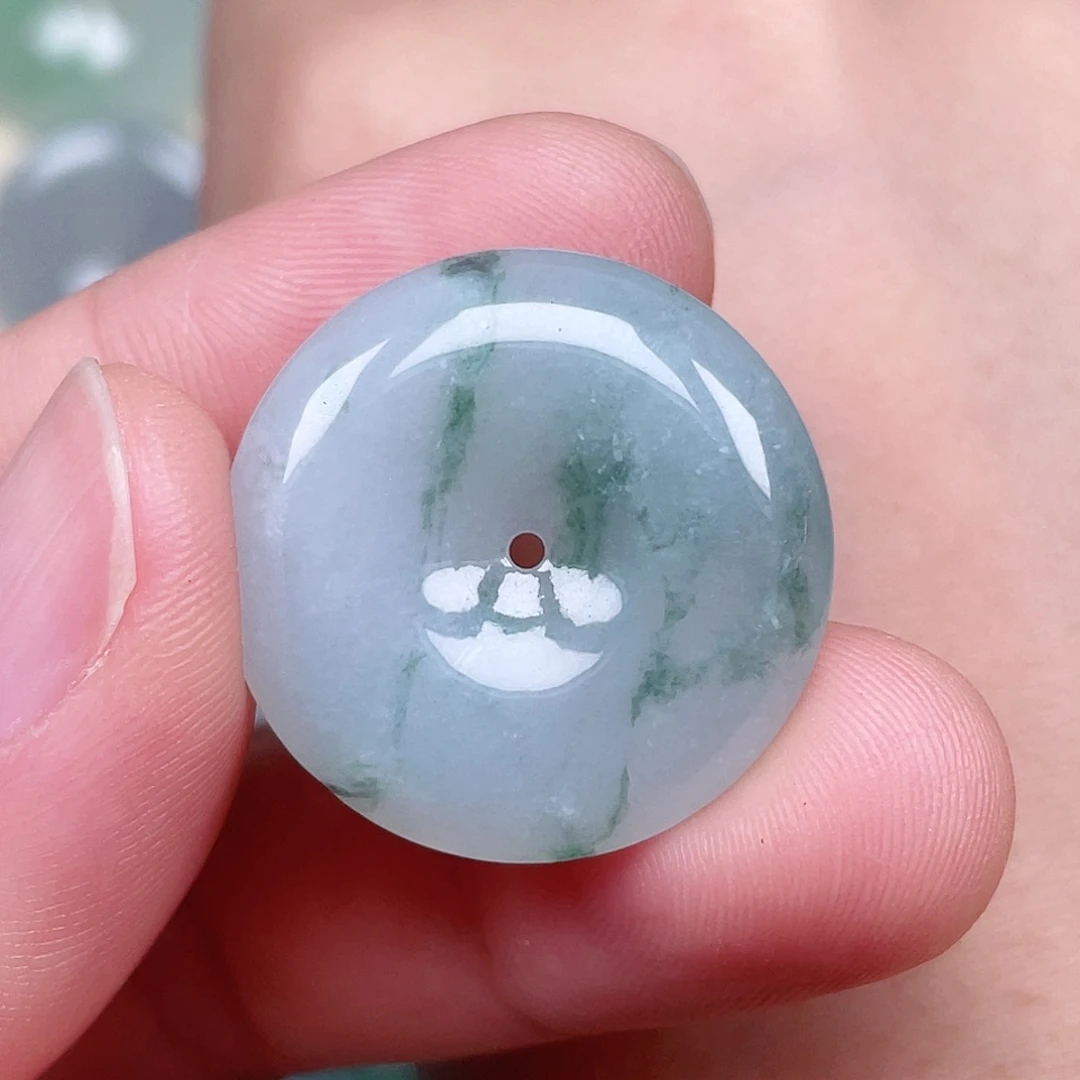 翡翠未镶嵌颈饰平安扣