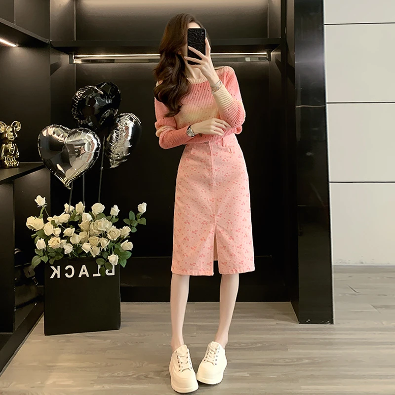 温柔风渐变针织长袖上衣搭配高腰中长款包臀牛仔半身裙女装