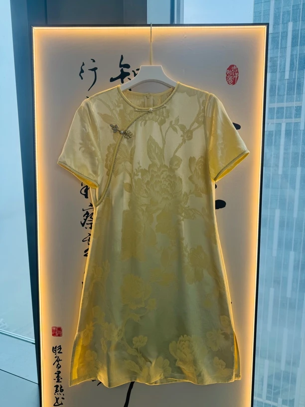 40姆米大王缎连衣裙