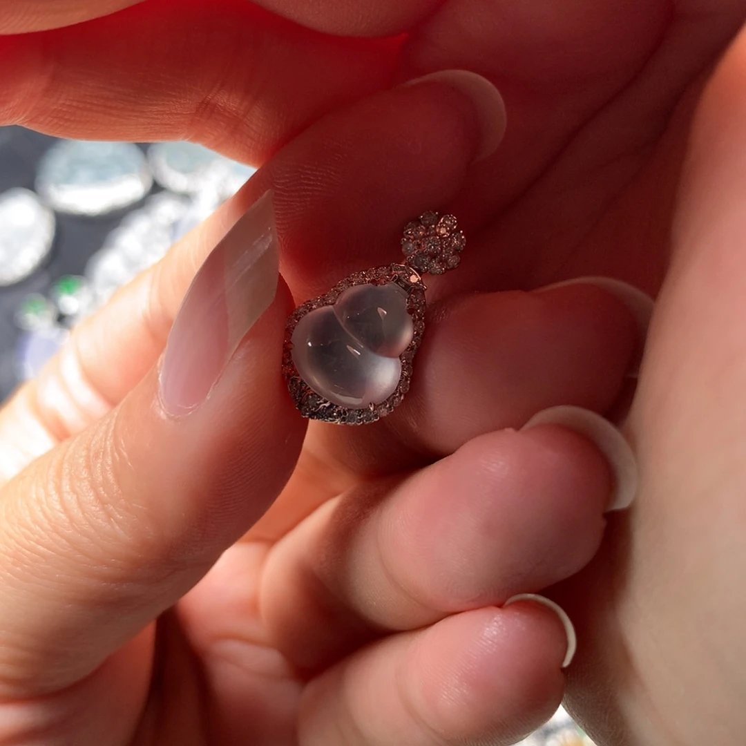 颈饰18K金镶嵌翡翠玻璃葫芦