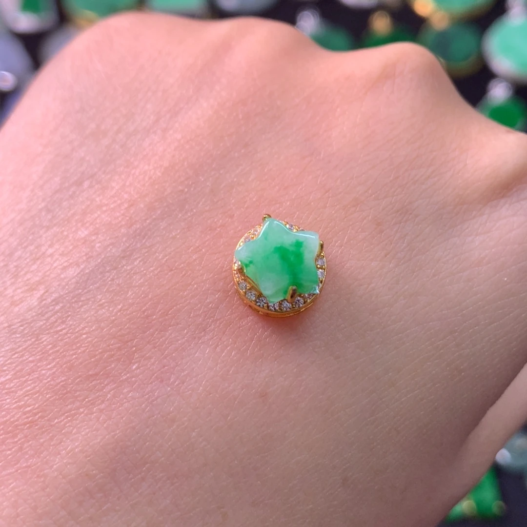 翡翠未镶嵌颈饰有纹裂