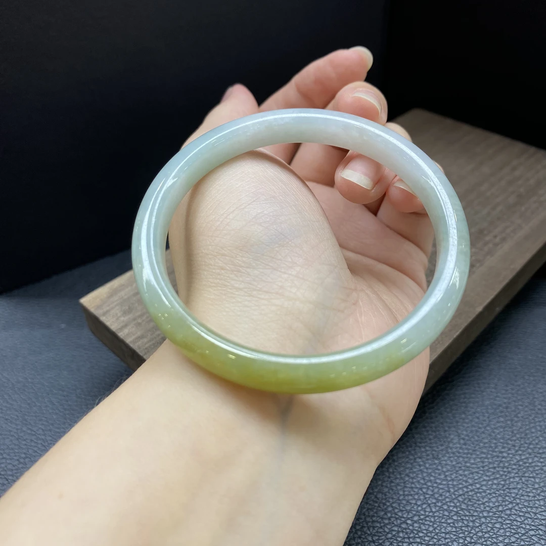 C0038白底黄加绿特色小正圈A货翡翠手镯55-57