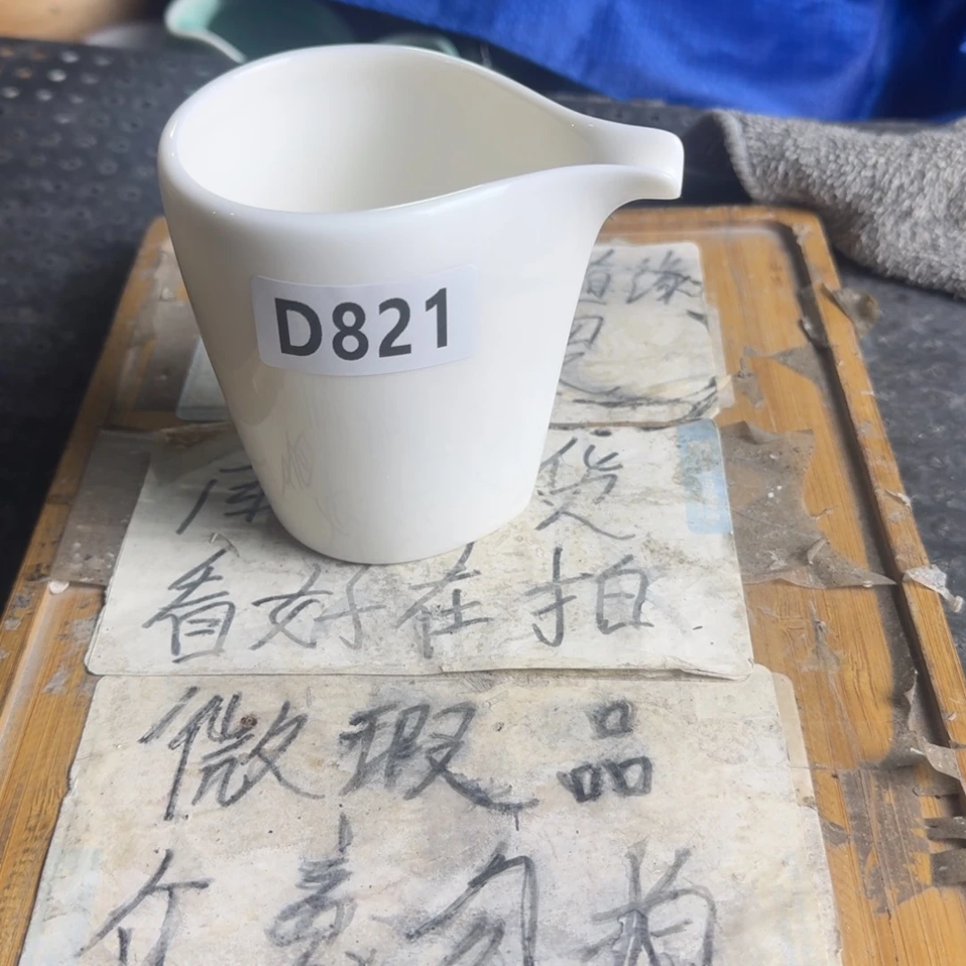 瑕疵介意勿拍陶瓷器皿A971无底款