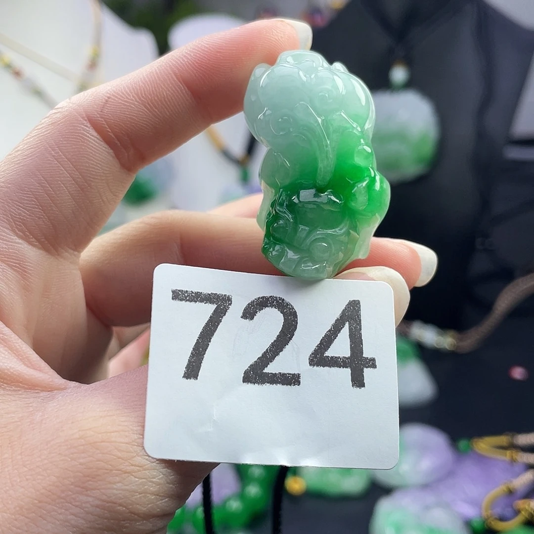 翡翠未镶嵌吊坠(赠链)