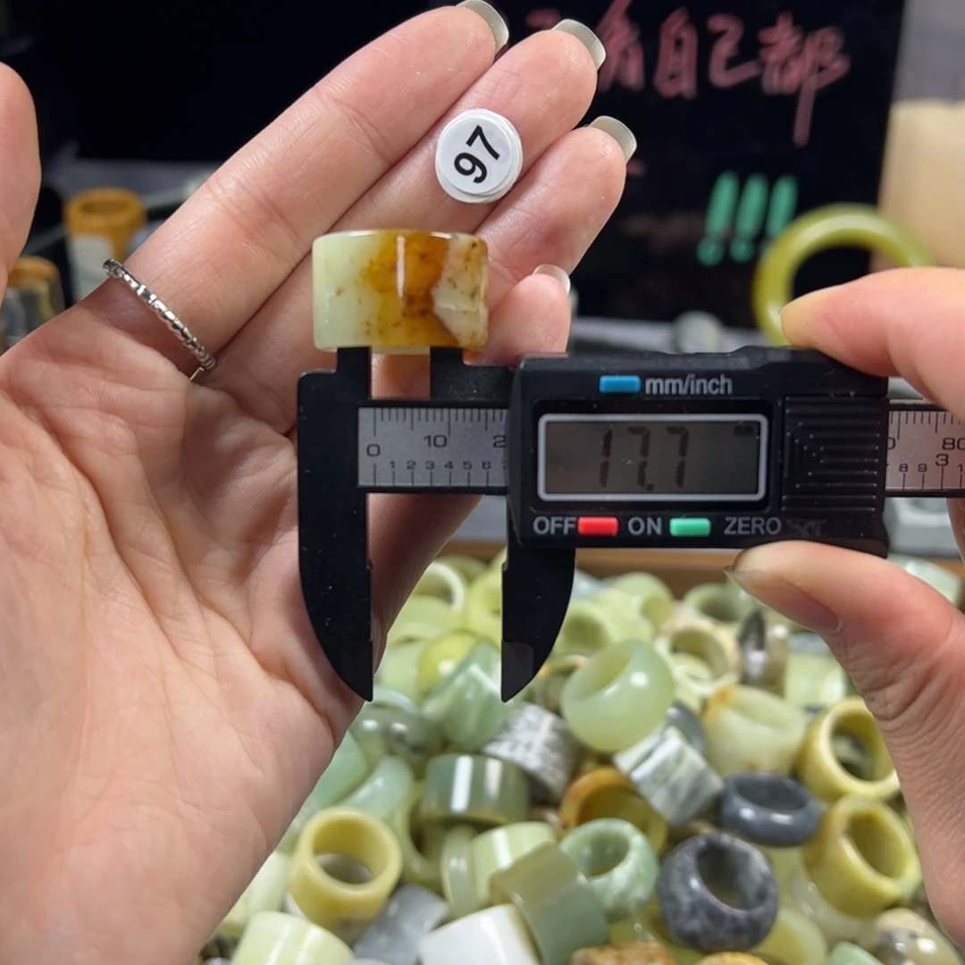 蛇纹石玉未镶嵌戒指