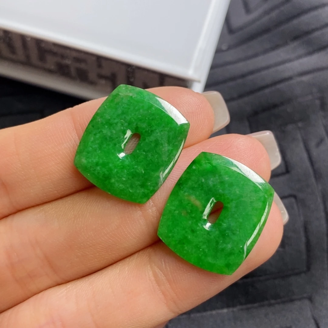 翡翠未镶嵌耳饰方糖